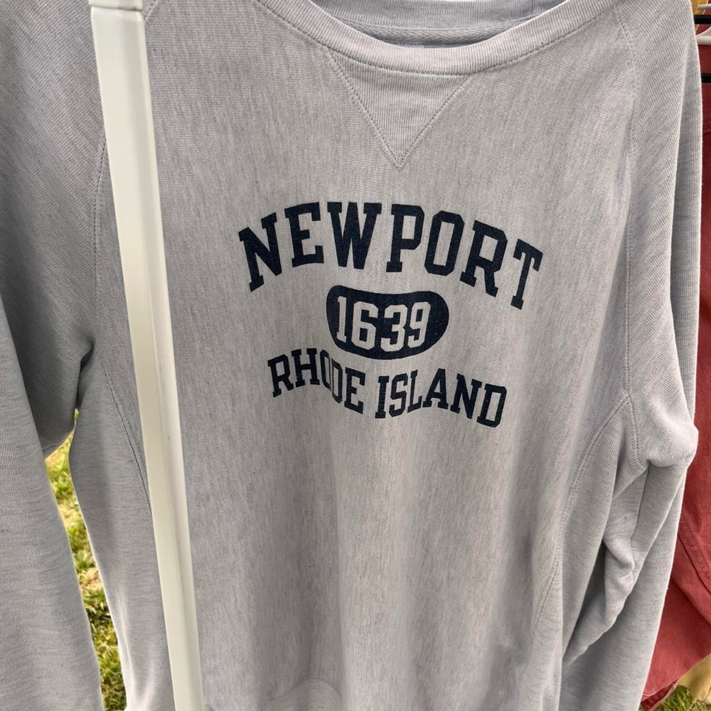 Newport RI champion crew neck size large